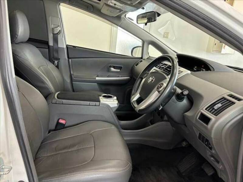 PRIUS ALPHA-15
