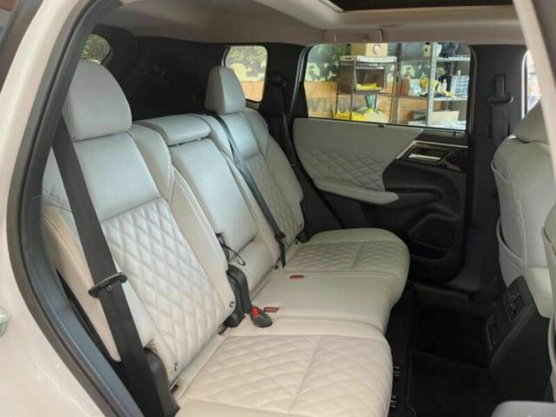 OUTLANDER PHEV-8
