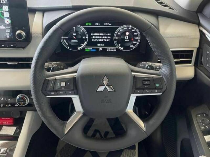 OUTLANDER PHEV-11