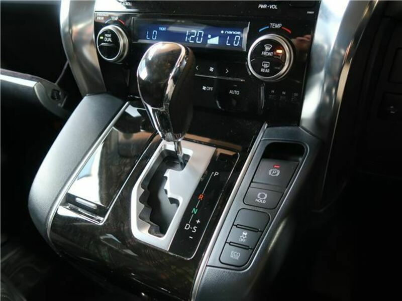 VELLFIRE-28