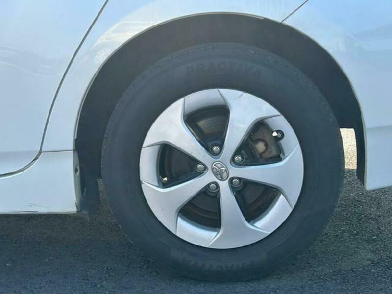 PRIUS-17
