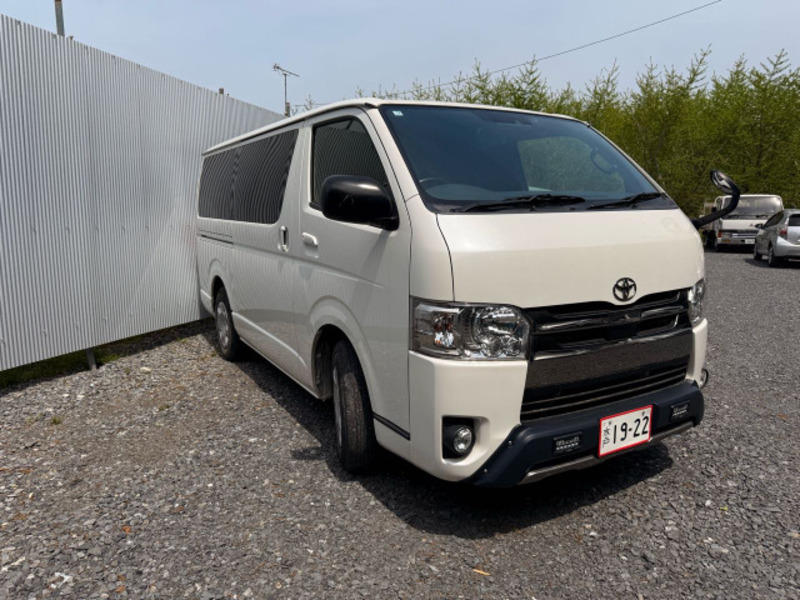 TOYOTA　HIACE VAN