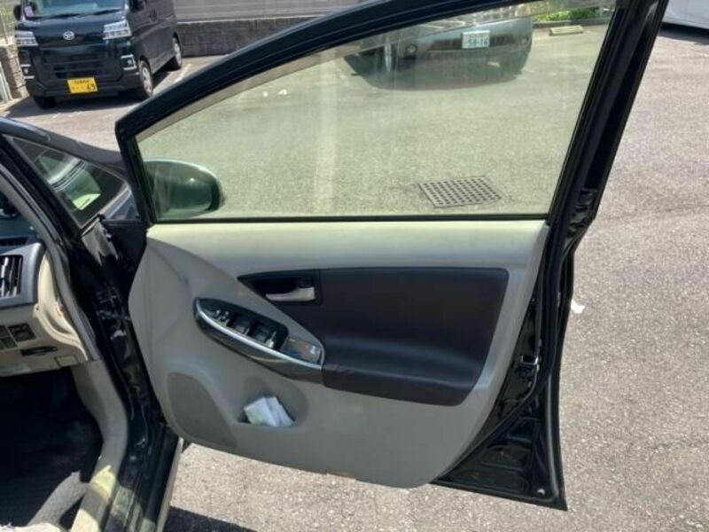 PRIUS-13