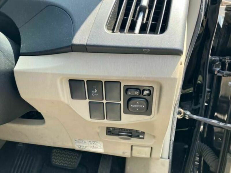 PRIUS-17