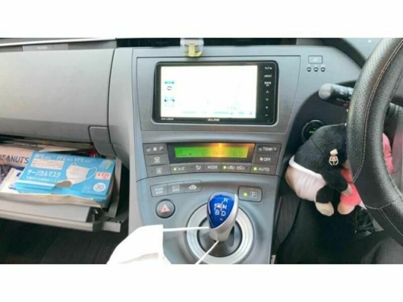 PRIUS-16