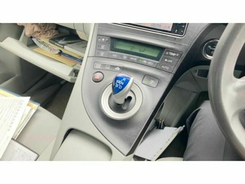PRIUS-13