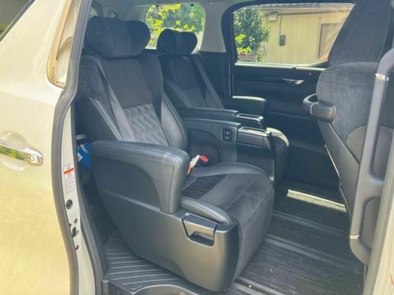 VELLFIRE-19