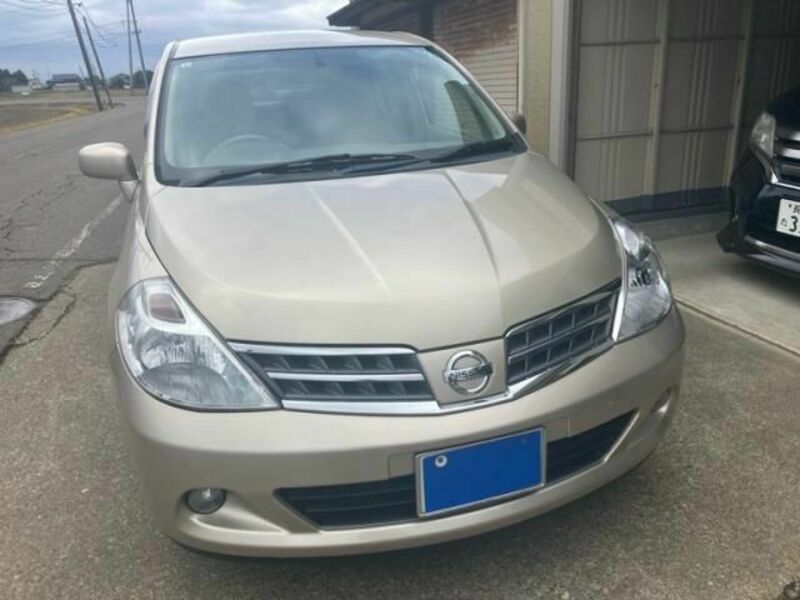 NISSAN TIIDA