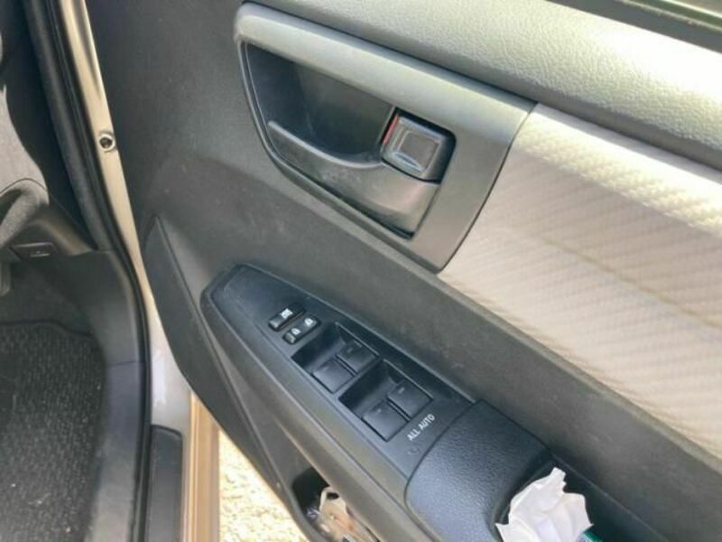 COROLLA AXIO