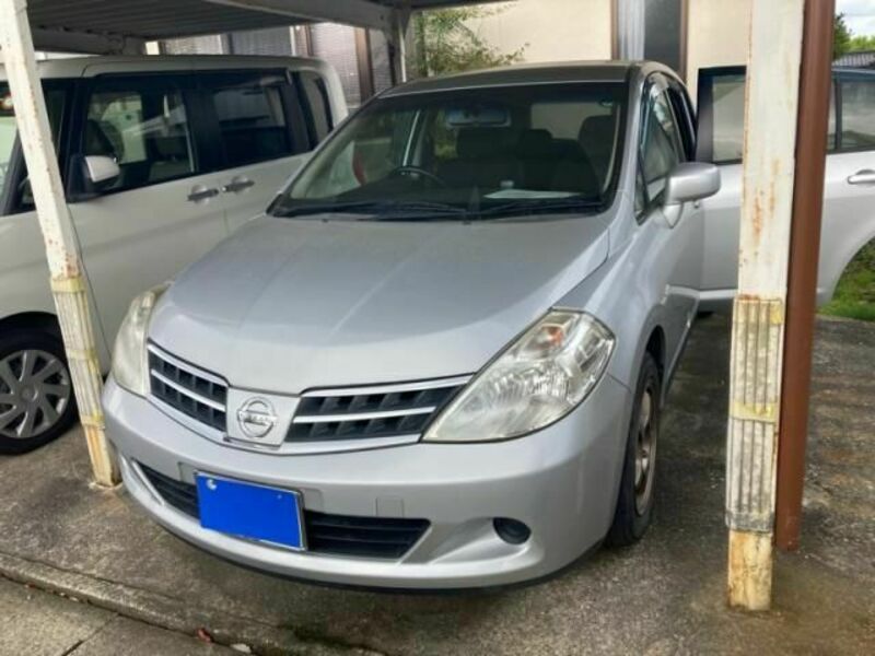 NISSAN TIIDA