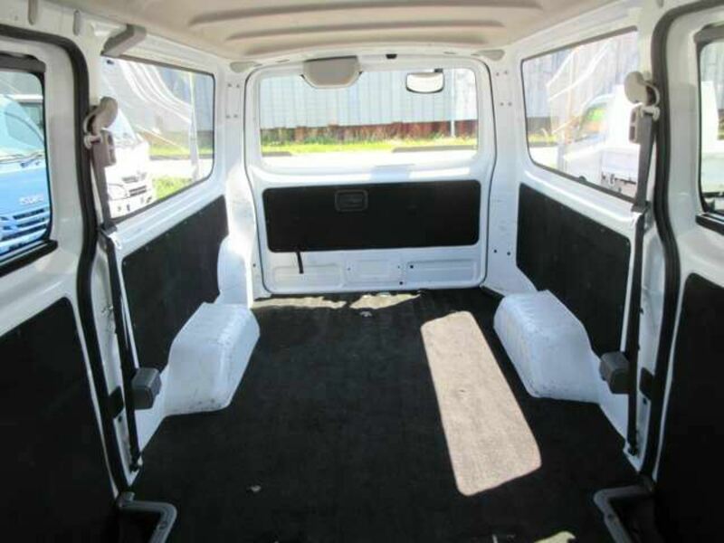 NV350 CARAVAN-19