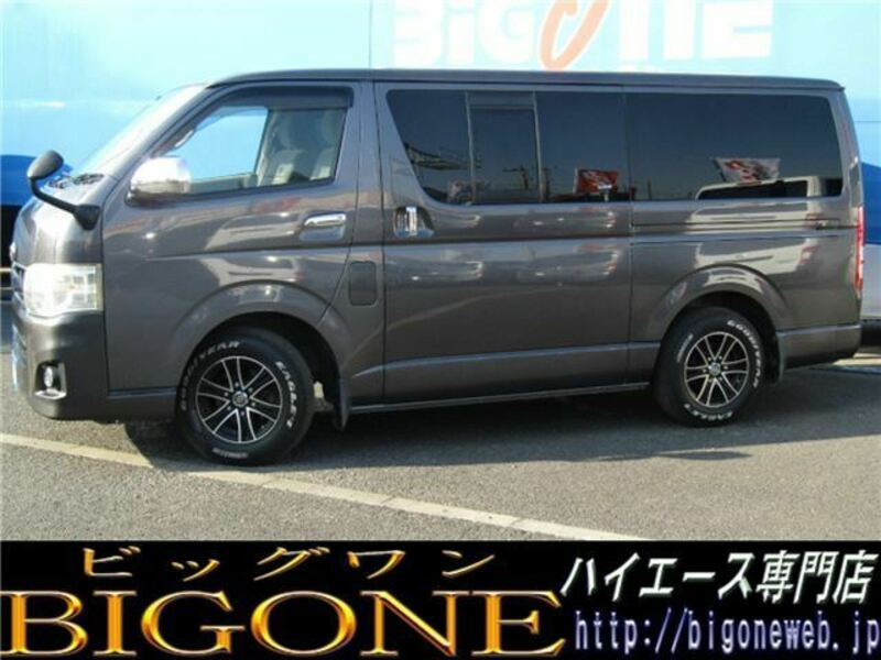 TOYOTA HIACE VAN