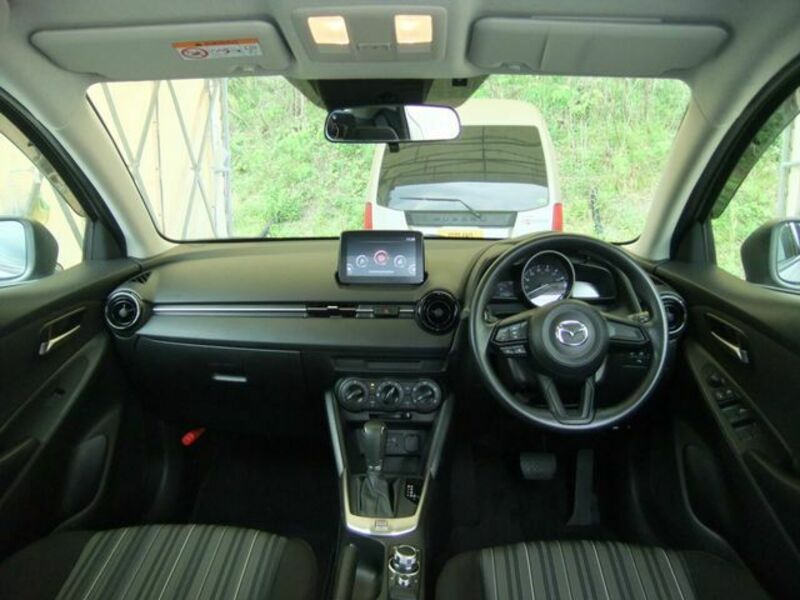 MAZDA2-1