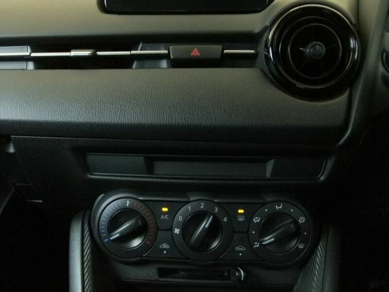 MAZDA2-11