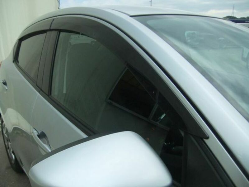 MAZDA2-23