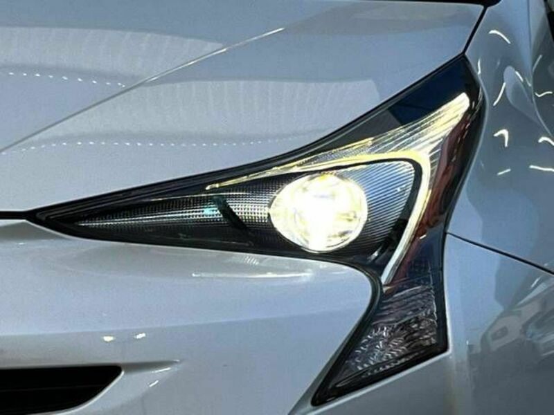 PRIUS-11