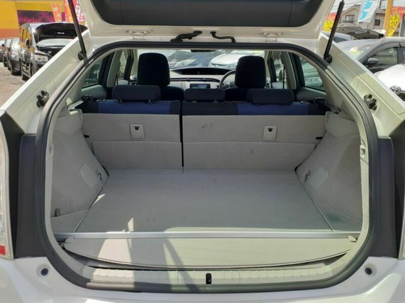 PRIUS-17