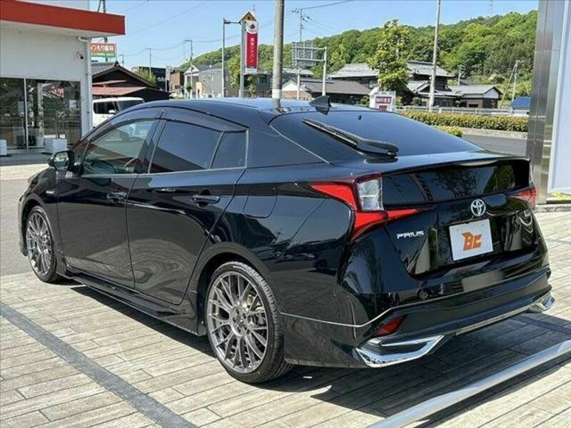 PRIUS-12