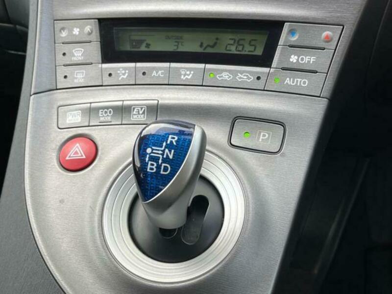 PRIUS-8