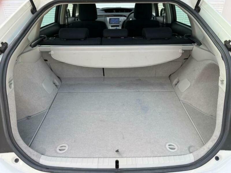 PRIUS-11
