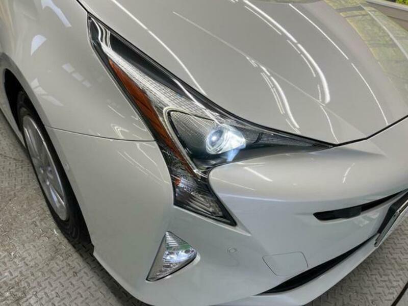 PRIUS-11