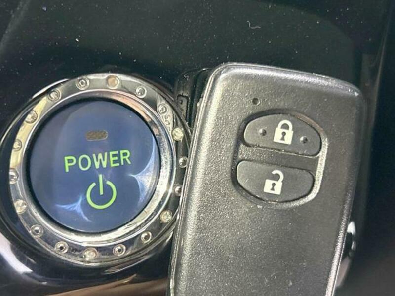 PRIUS-4