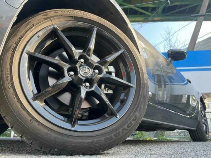 ROADSTER-12