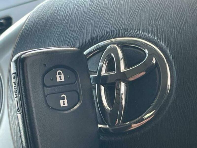 PRIUS-4