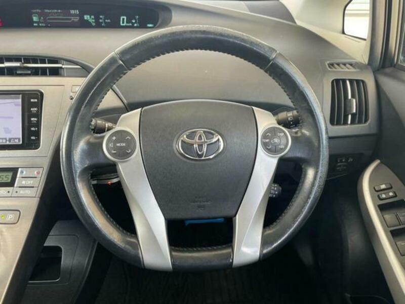 PRIUS-8