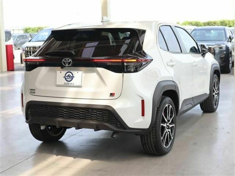 YARIS CROSS-7