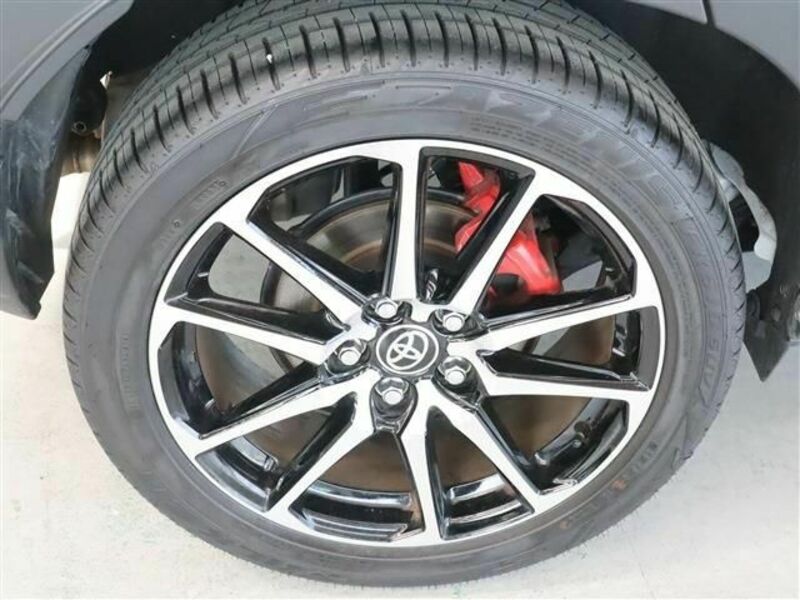 YARIS CROSS-9