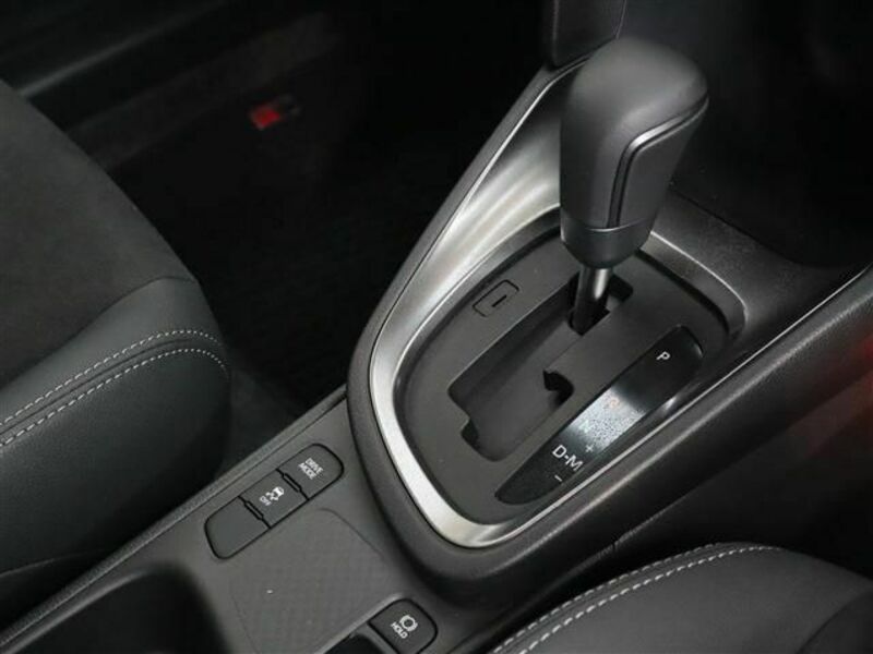 YARIS CROSS-10