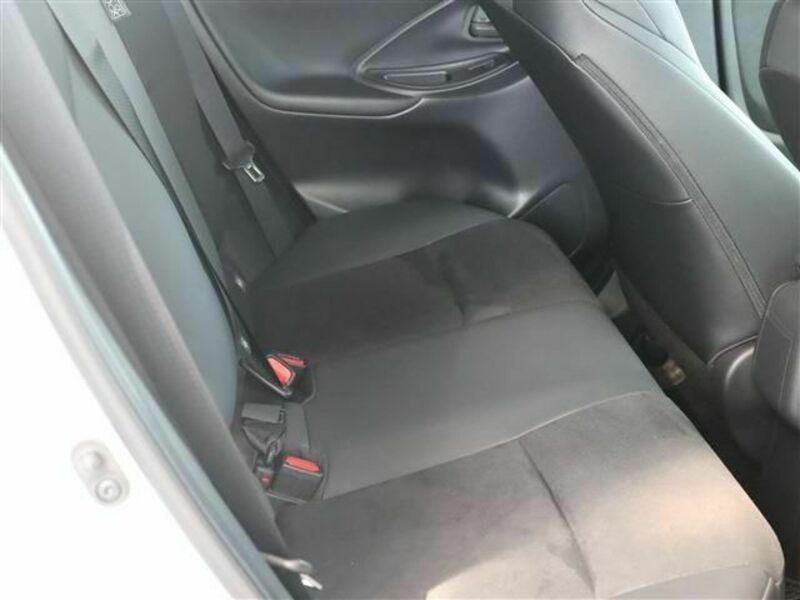 YARIS CROSS-16