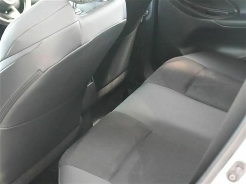 YARIS CROSS-18
