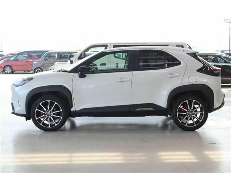YARIS CROSS-27