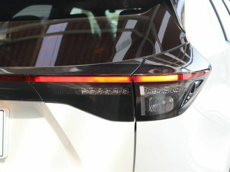 YARIS CROSS-29