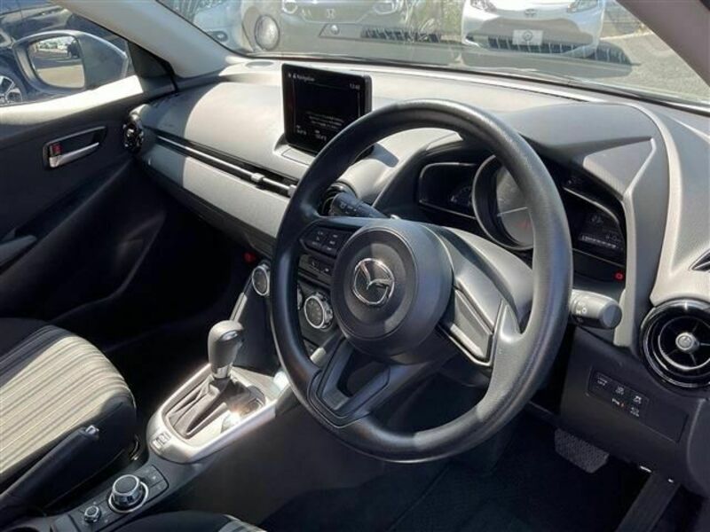 MAZDA2-1
