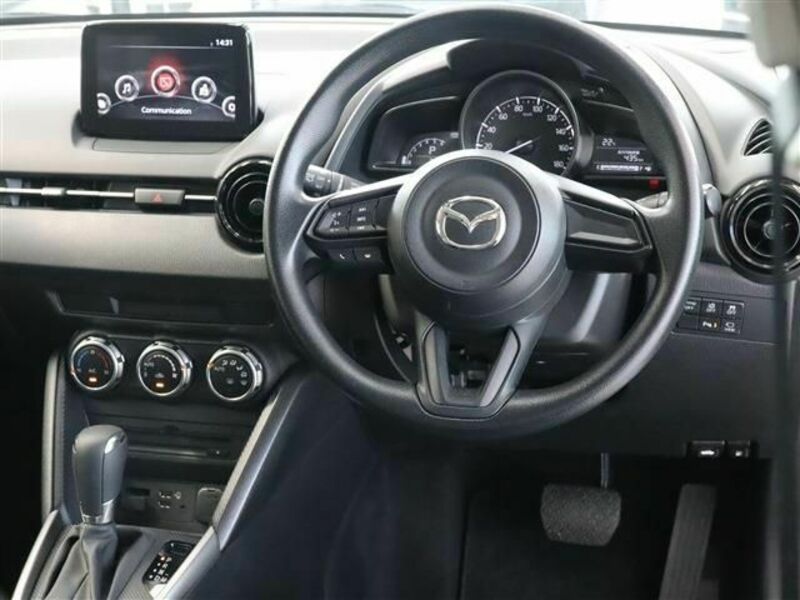 MAZDA2-1