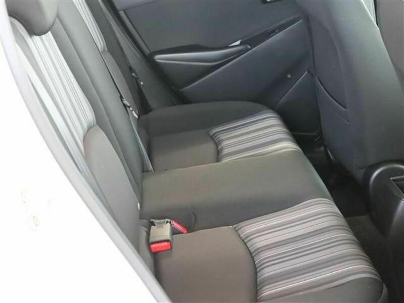 MAZDA2-13