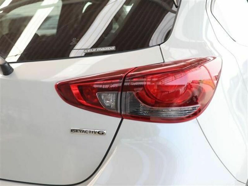 MAZDA2-26