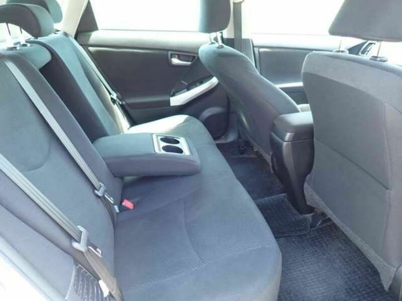 PRIUS-8