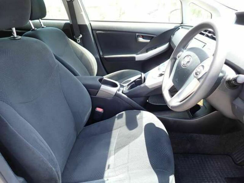PRIUS-11
