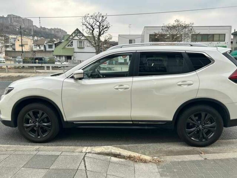X-TRAIL-1