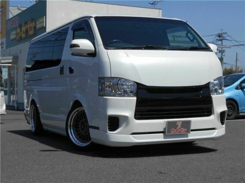 TOYOTA HIACE VAN