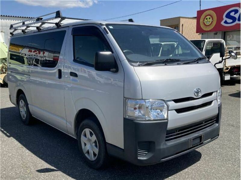 TOYOTA HIACE