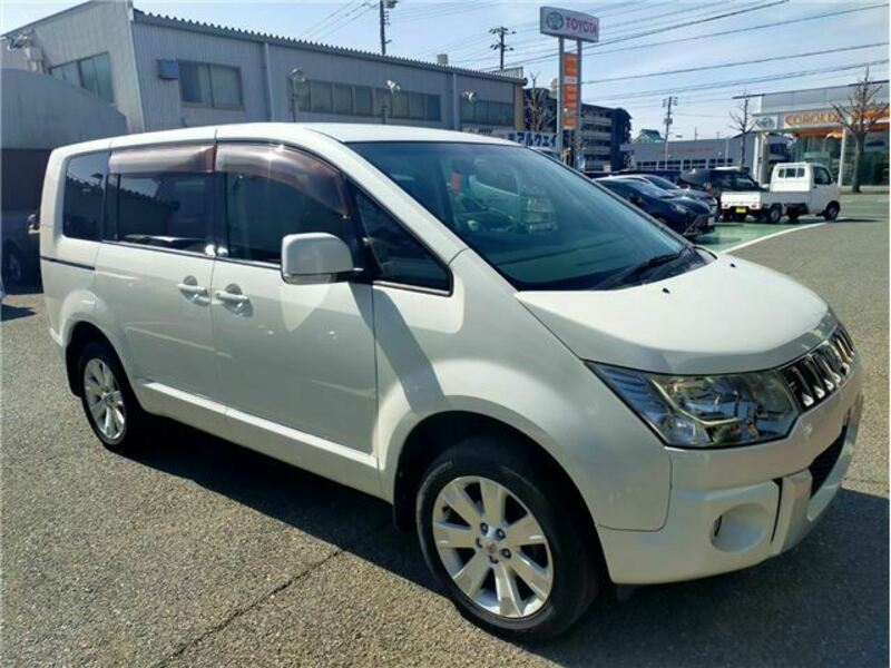 MITSUBISHI　DELICA D5