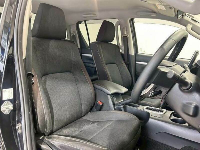 HILUX-11