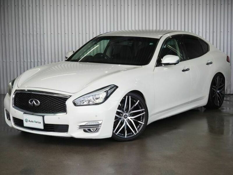 NISSAN　FUGA