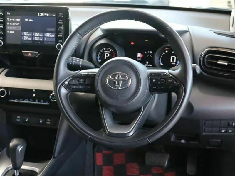 YARIS CROSS-1
