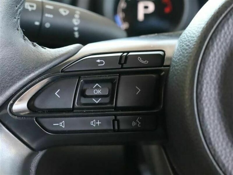 YARIS CROSS-13